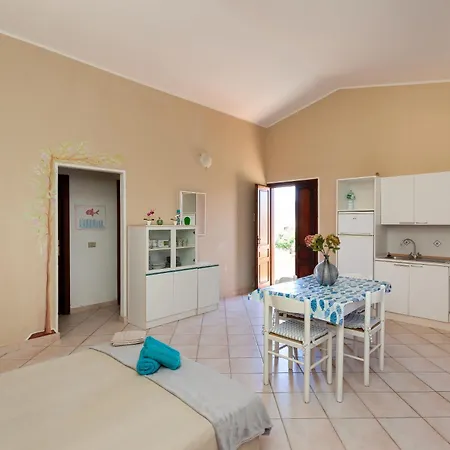 Apartment Sea View - Cozy With Parking Space